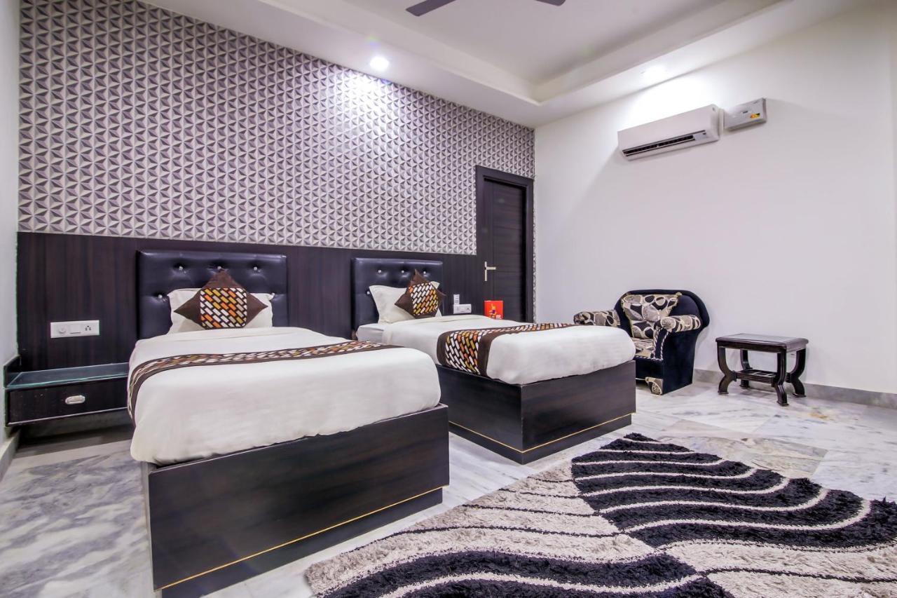 Oyo 8888 Riga Hs Deluxe Agra (Uttar Pradesh) Quarto foto